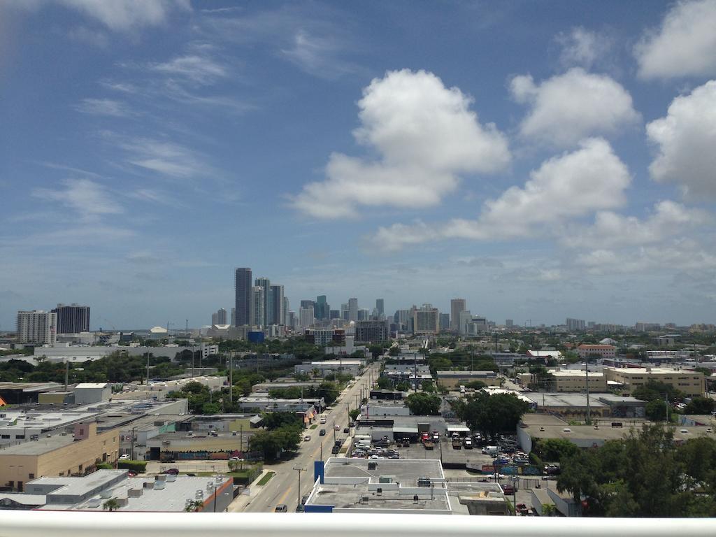 Real Living Hotel Residence Miami Luaran gambar